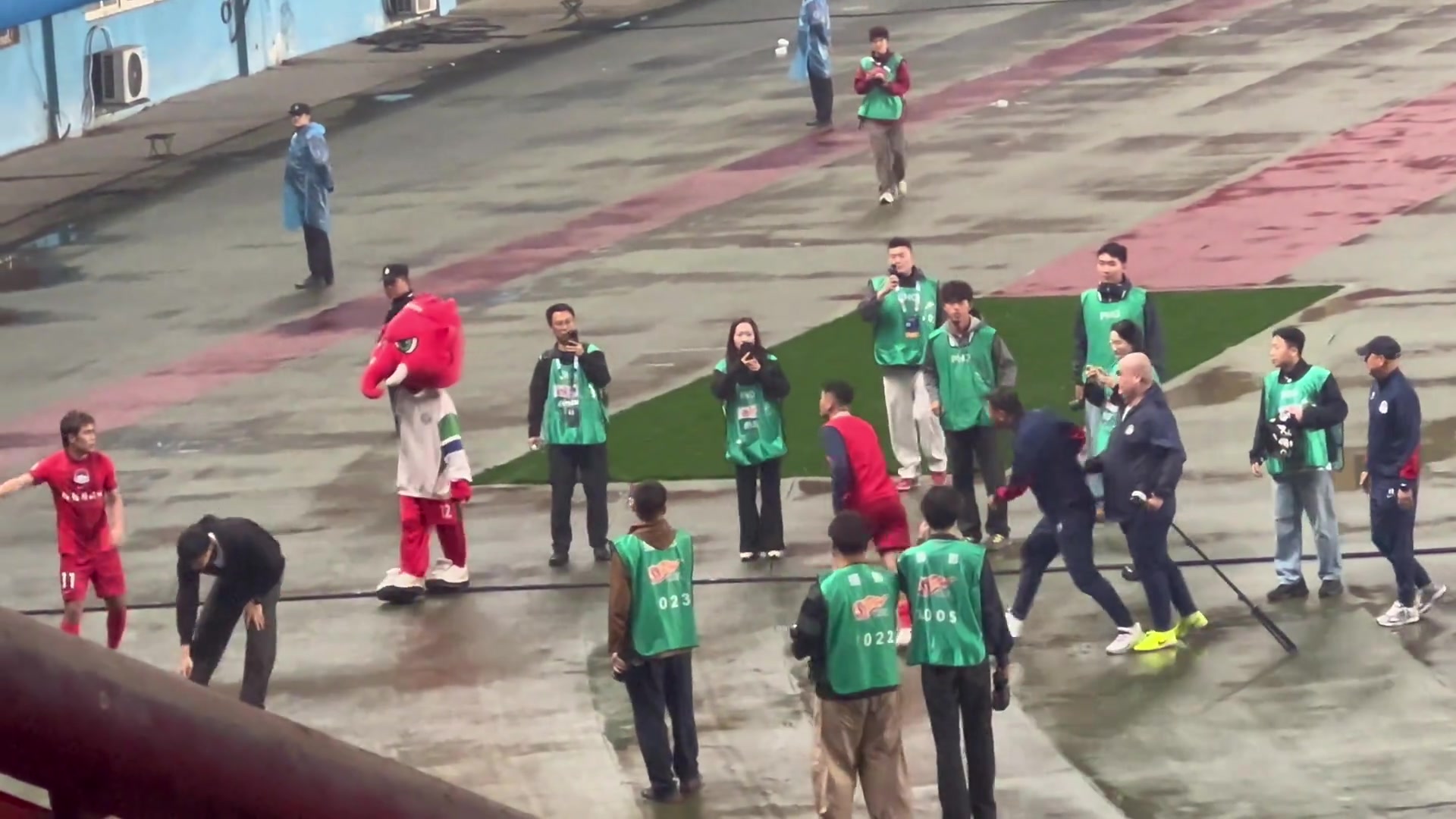 与球迷对骂！钟义浩道歉：有点冲动，输球都难受，我没控制住情绪